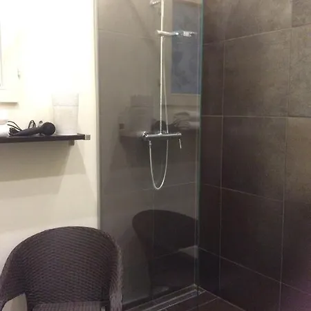 Ivory Apartment *